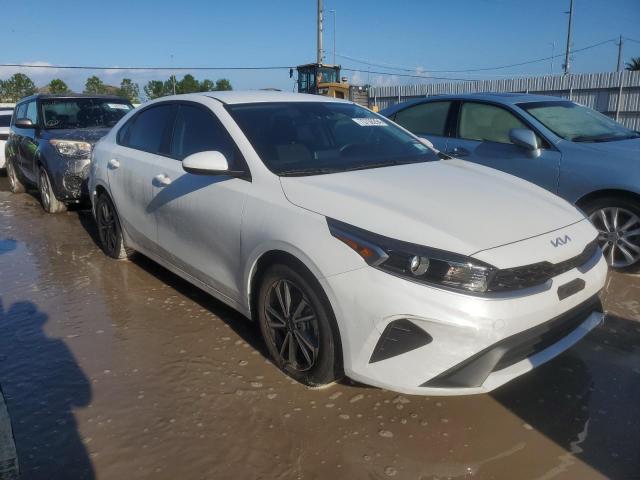 VIN 3KPF24AD0NE458374 2022 KIA Forte, FE no.4