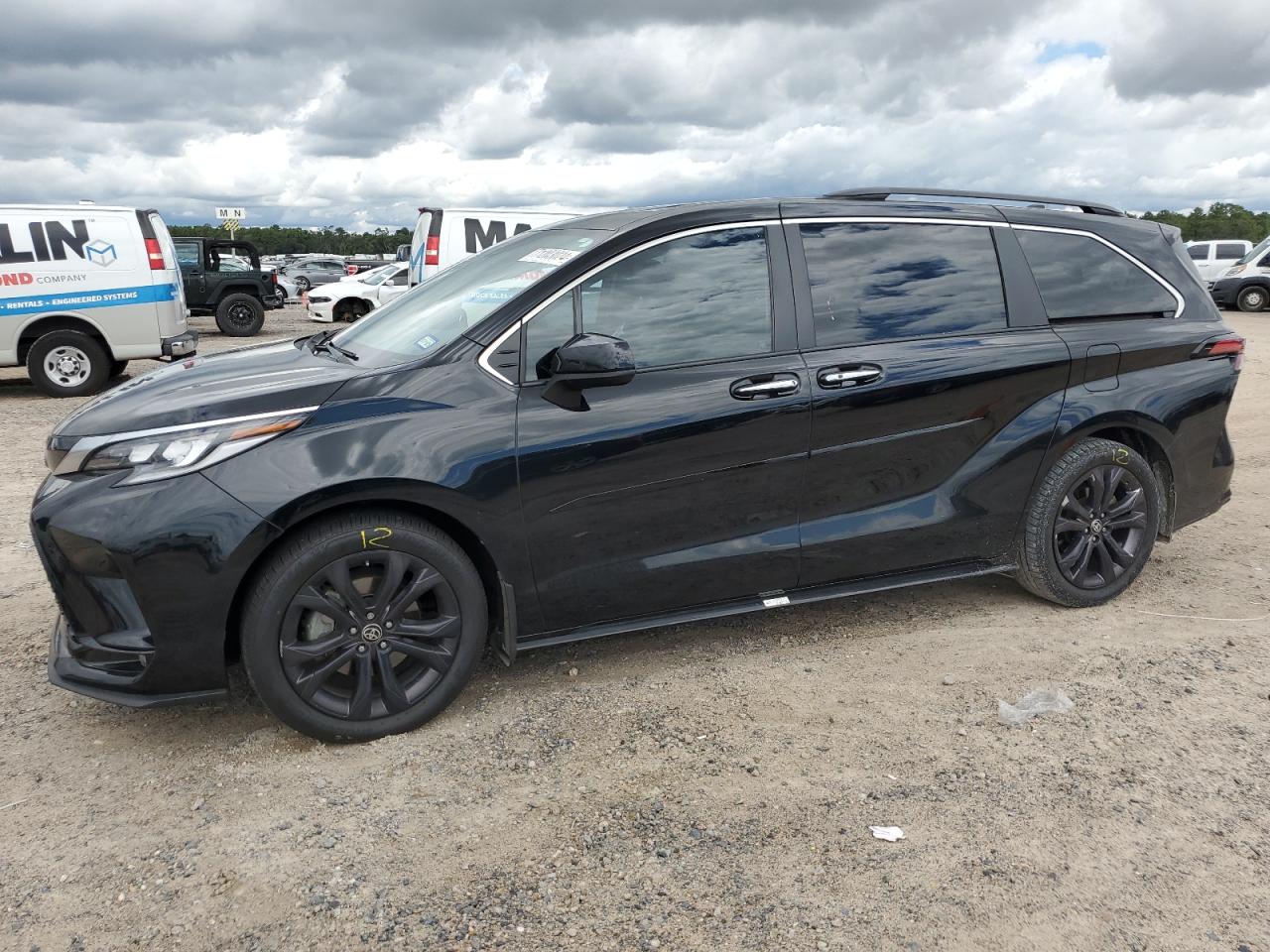 Lot #2953000702 2023 TOYOTA SIENNA XSE