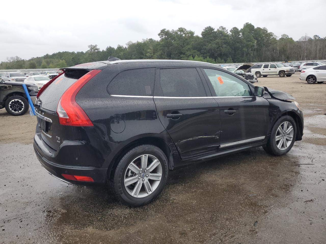 Lot #2897607154 2017 VOLVO XC60 T5 IN