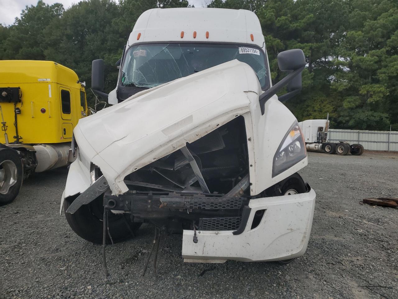 Lot #2902719275 2019 FREIGHTLINER CASCADIA 1