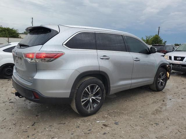 VIN 5TDKKRFH0GS159015 2016 Toyota Highlander, Xle no.3