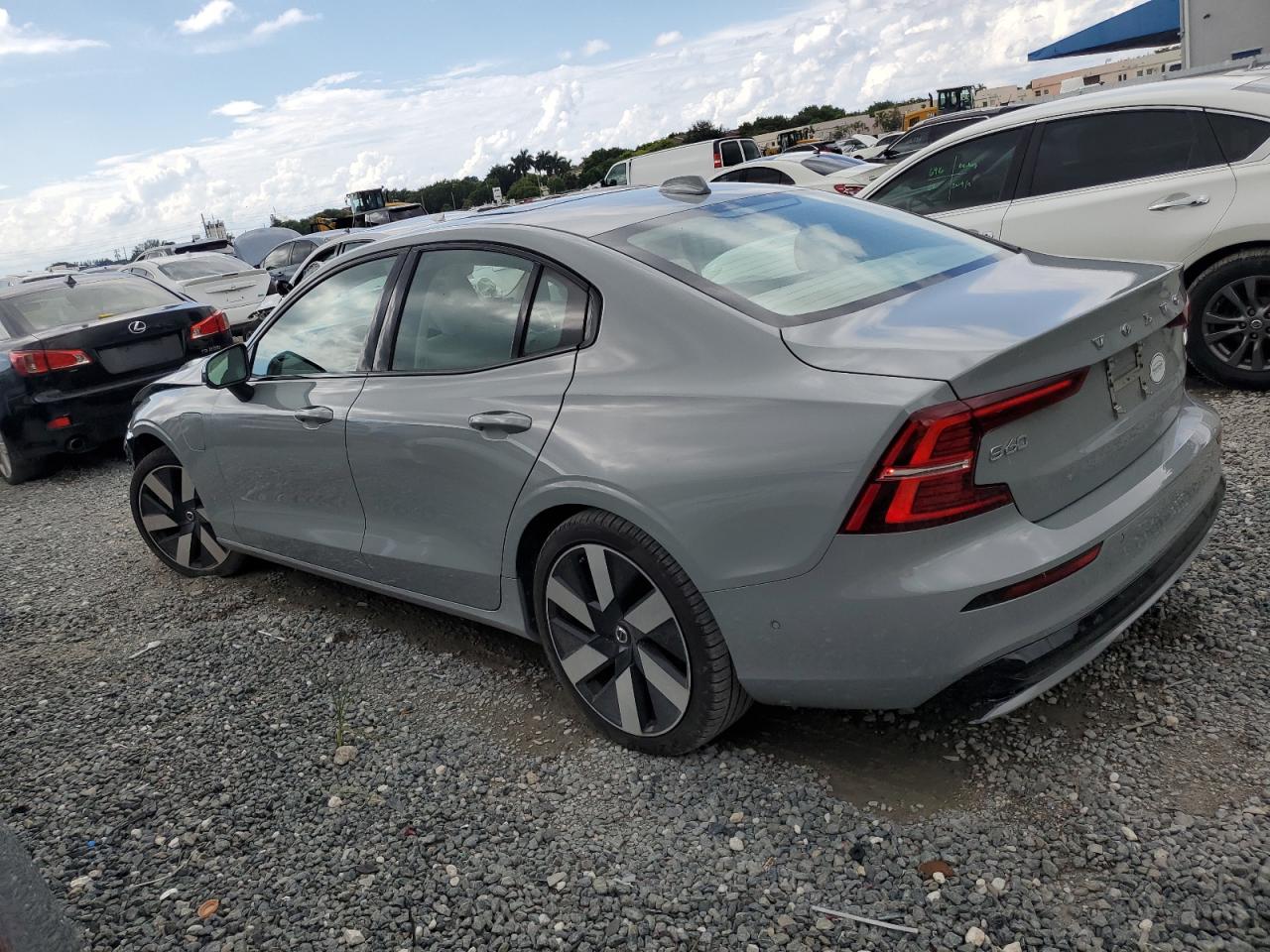 VOLVO S60 ULTIMA 2024 gray  hybrid engine 7JRH60FM8RG298265 photo #3