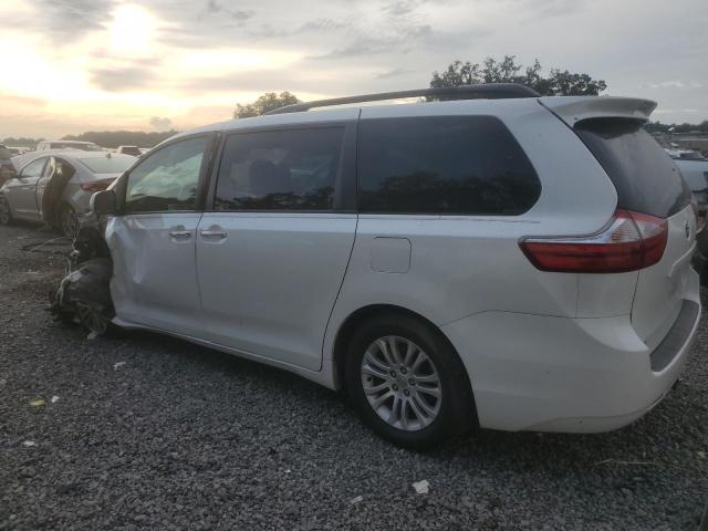 VIN 5TDYK3DC9FS610746 2015 Toyota Sienna, Xle no.2