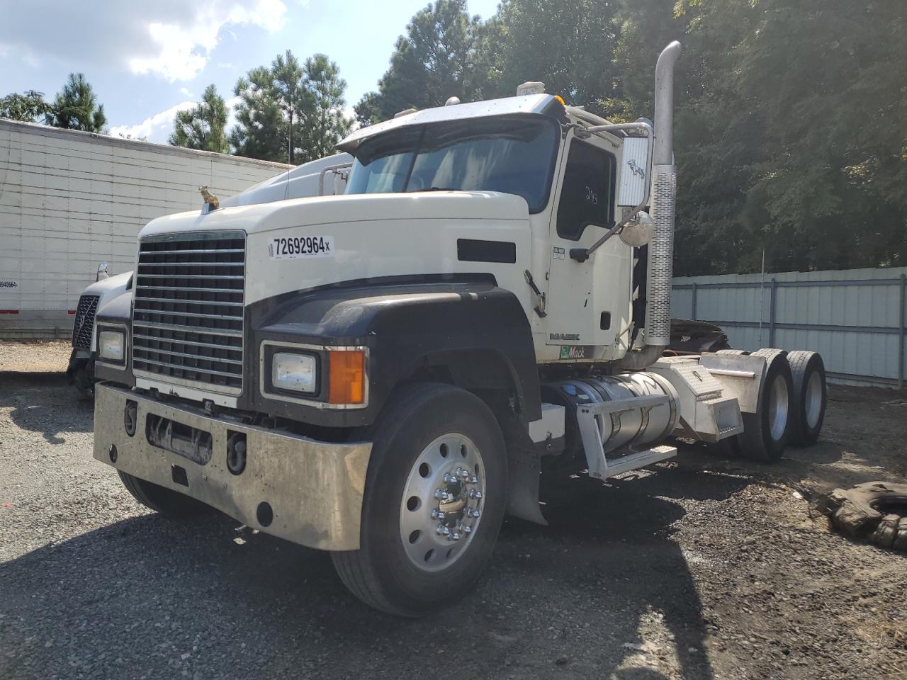 Lot #2855090825 2016 MACK 600 CHU600