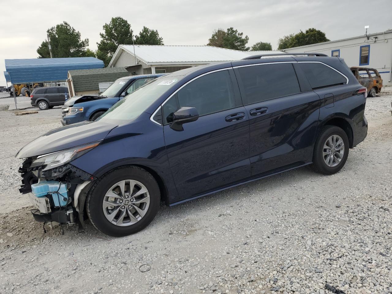 Lot #2926332369 2022 TOYOTA SIENNA LE