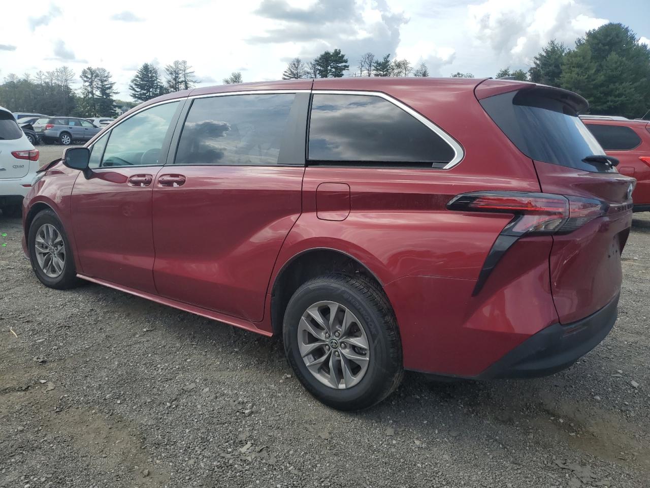 Lot #3028573913 2022 TOYOTA SIENNA LE