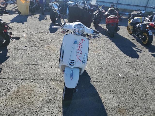 VESPA PRIMAVERA/ 2022 white  gas ZAPM818G4N5906730 photo #3