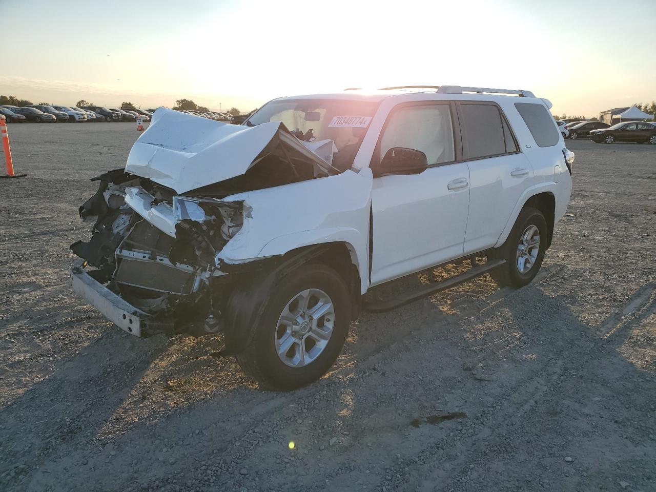 TOYOTA 4RUNNER SR 2018 white  gas JTEBU5JR1J5529030 photo #1