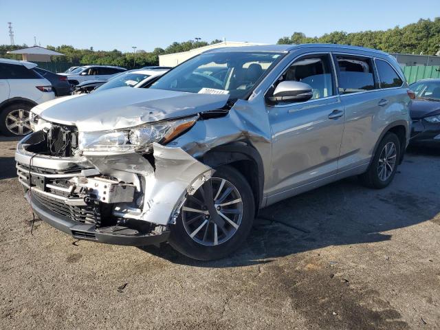 2017 TOYOTA HIGHLANDER SE 2017