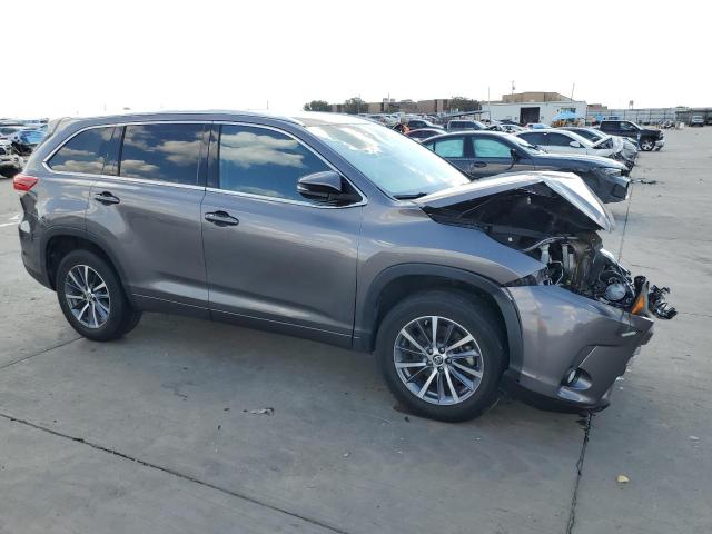 VIN 5TDKZRFH1JS549561 2018 Toyota Highlander, SE no.4