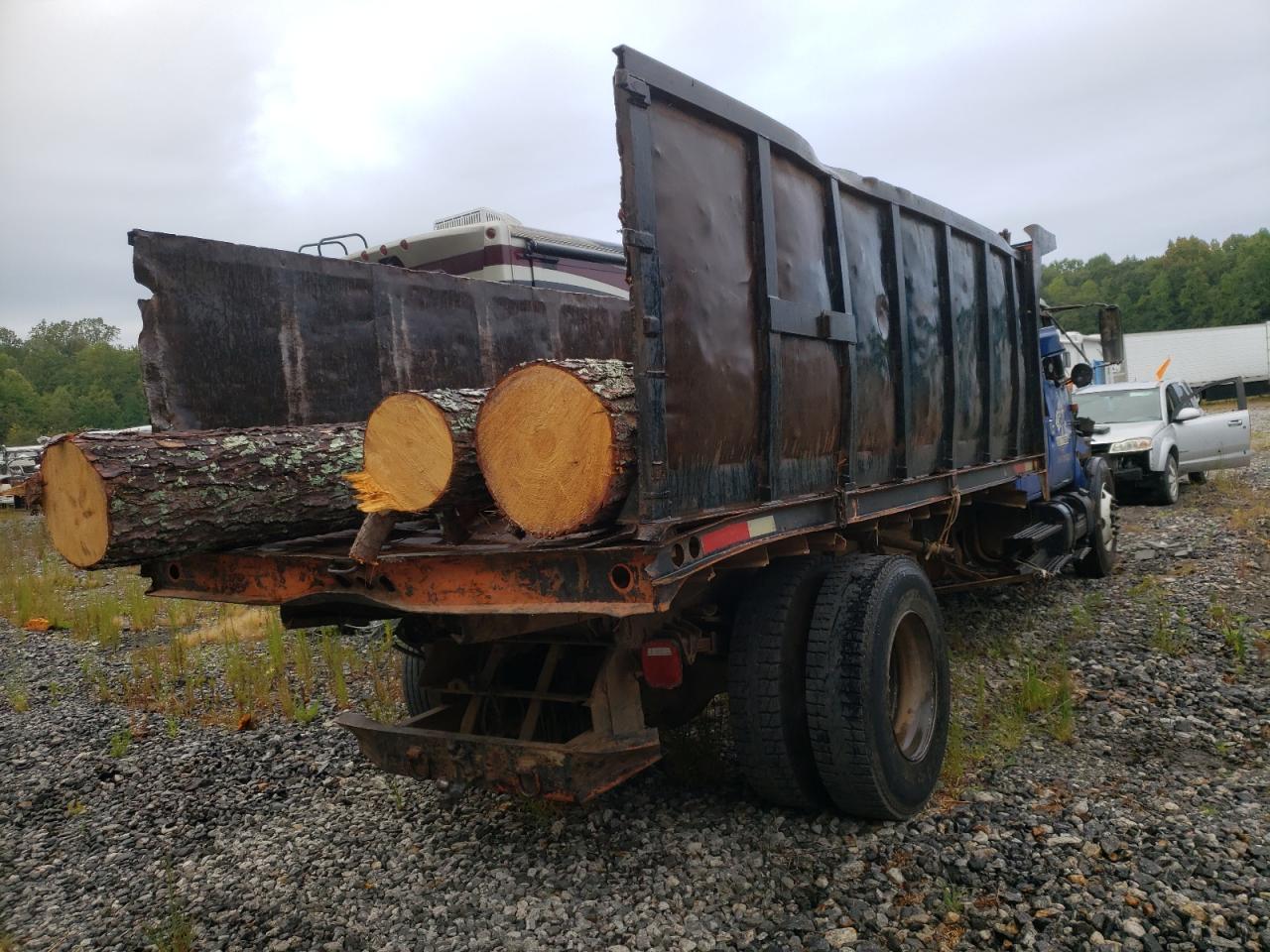 Lot #2871147402 1999 INTERNATIONAL 4000 4700