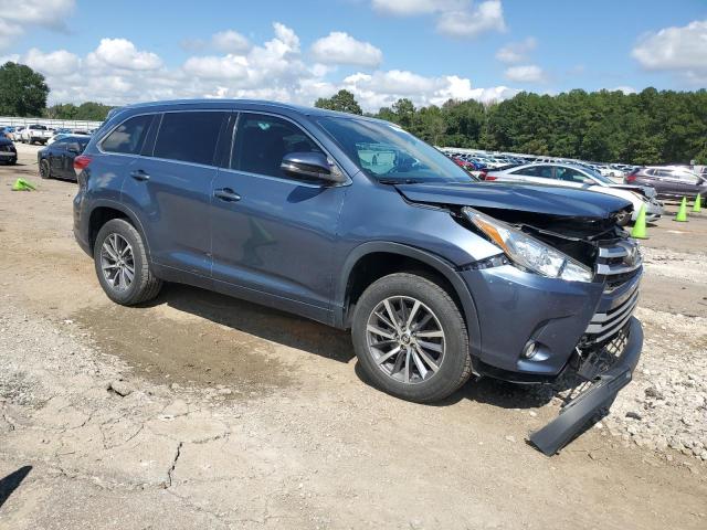 VIN 5TDKZRFH4JS278348 2018 Toyota Highlander, SE no.4