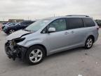 TOYOTA SIENNA LE photo