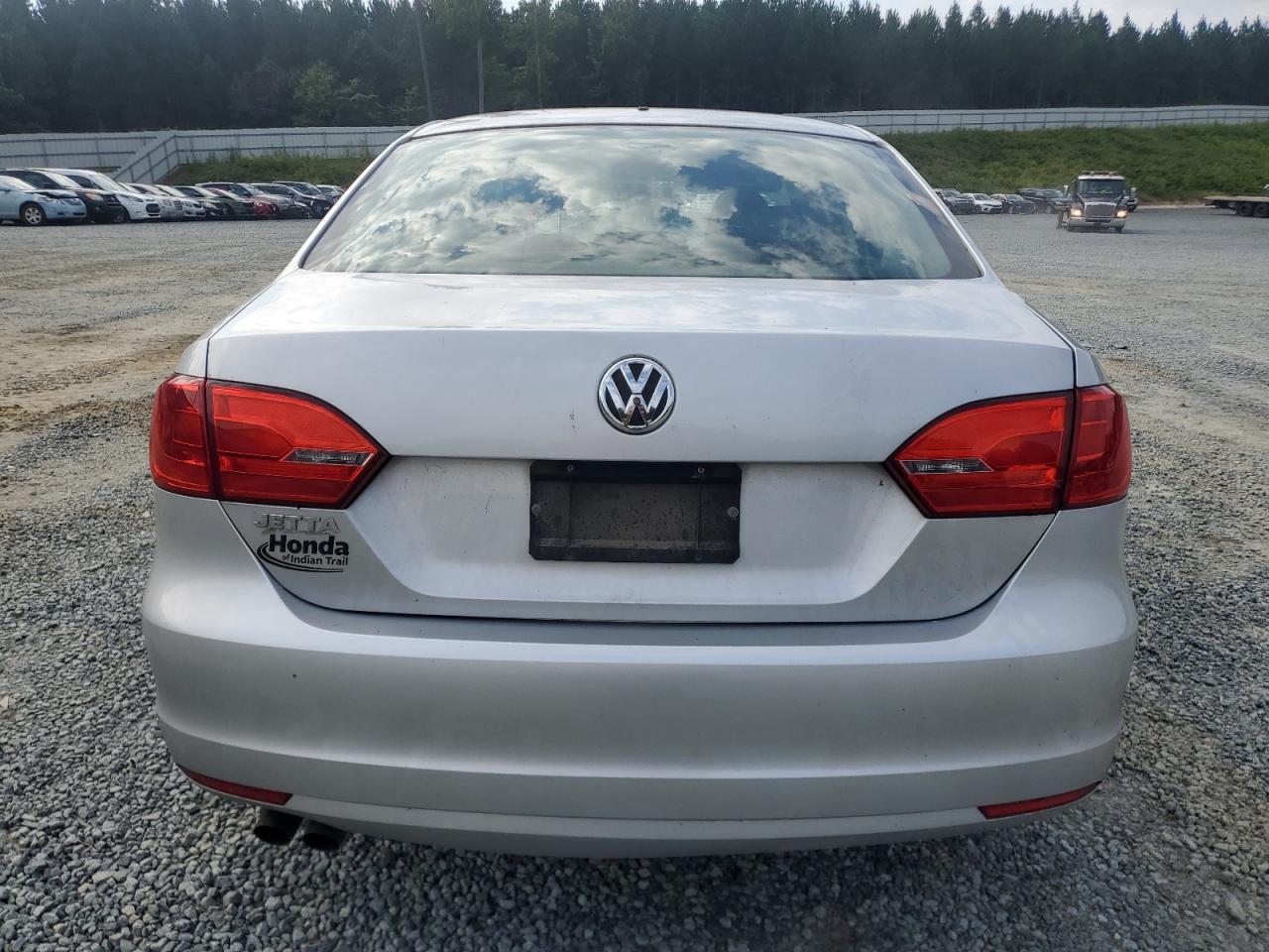 Lot #3029728643 2012 VOLKSWAGEN JETTA BASE