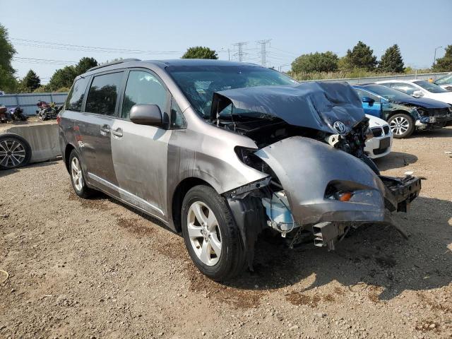 VIN 5TDKK3DC6FS598464 2015 Toyota Sienna, LE no.4