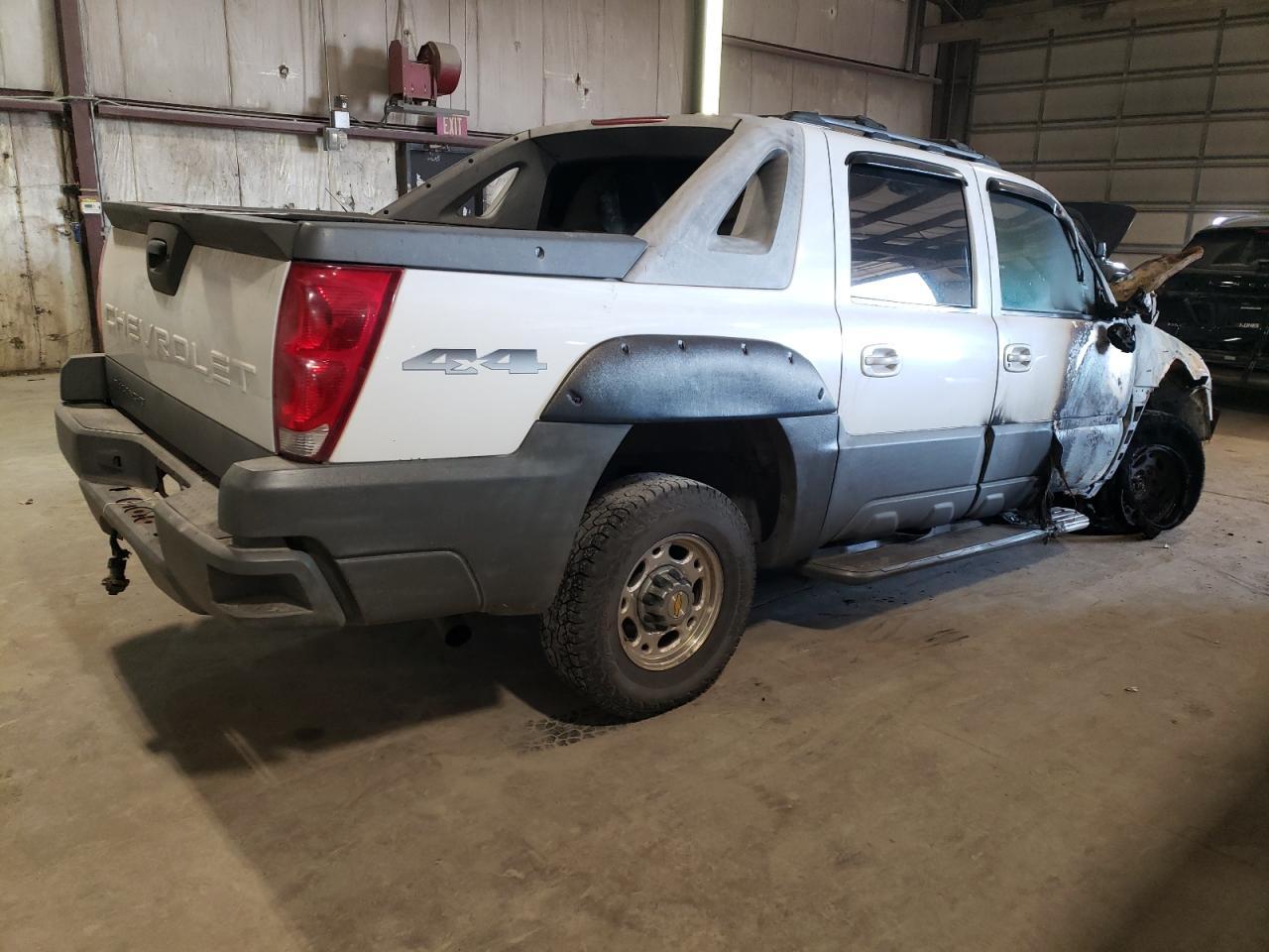 CHEVROLET AVALANCHE 2002 white  gas 3GNGK23GX2G229126 photo #4