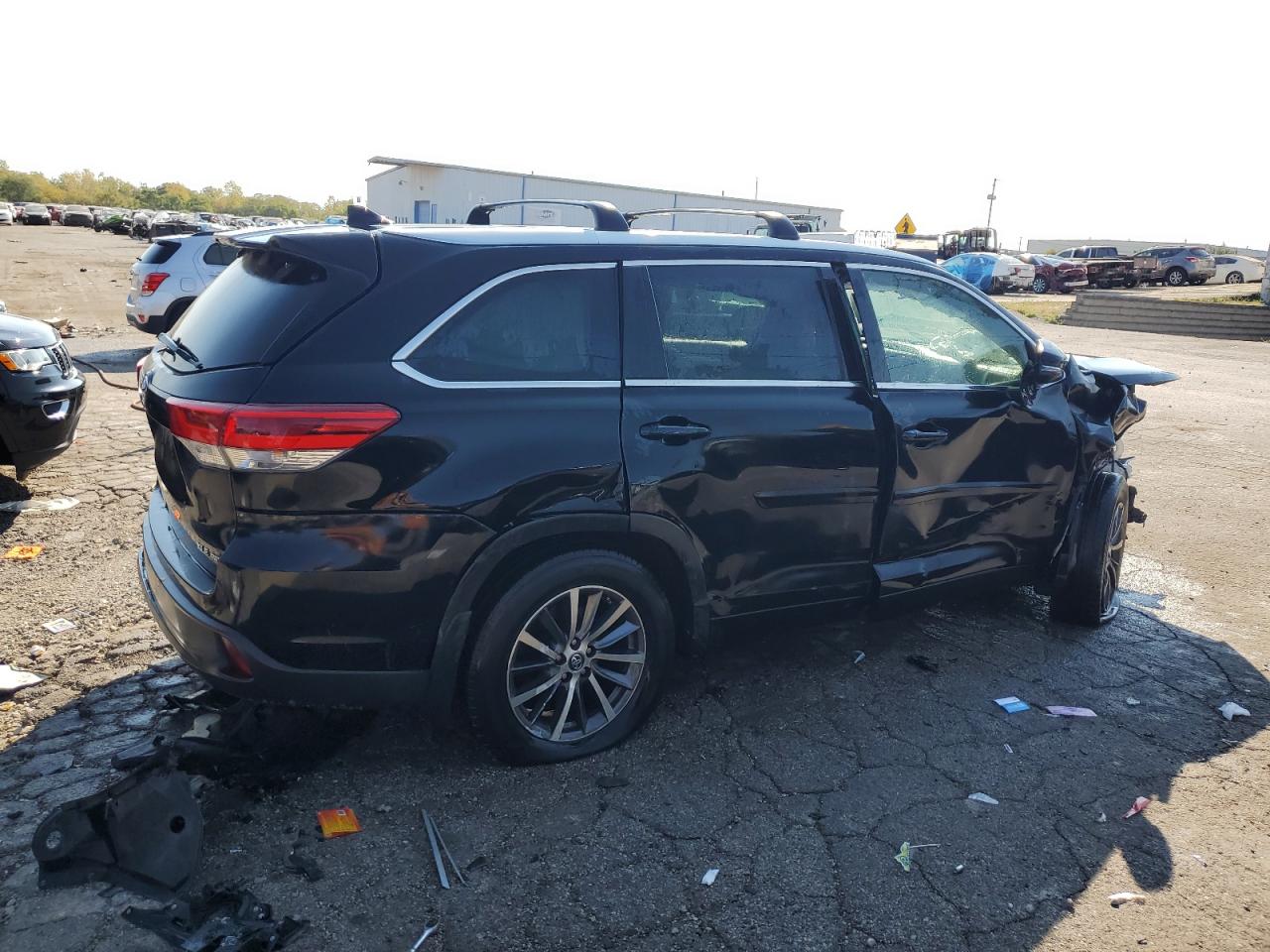 Lot #2921548796 2017 TOYOTA HIGHLANDER