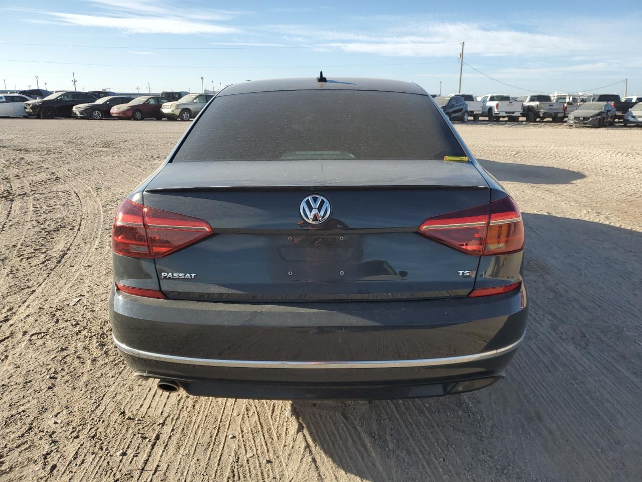 Lot #2890918718 2018 VOLKSWAGEN PASSAT S