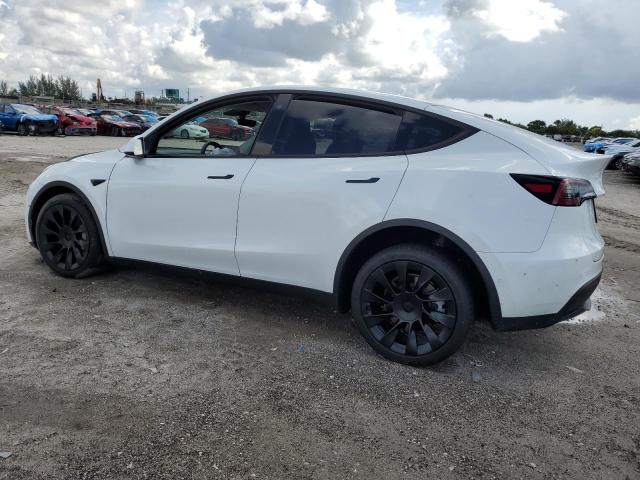 VIN 7SAYGDEE6NF425700 2022 Tesla MODEL Y no.2