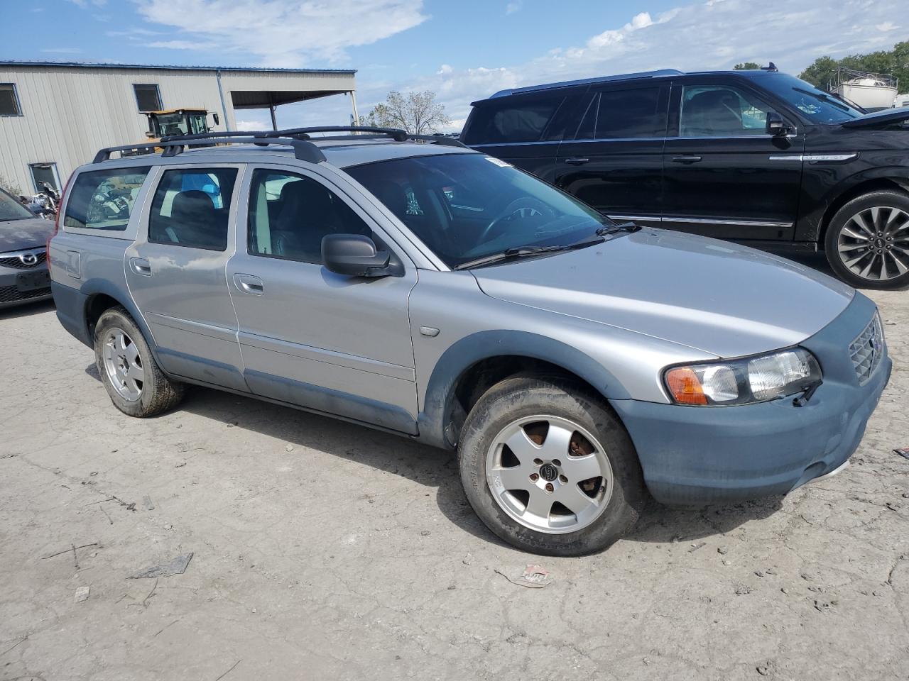 Lot #2991774174 2001 VOLVO V70 XC