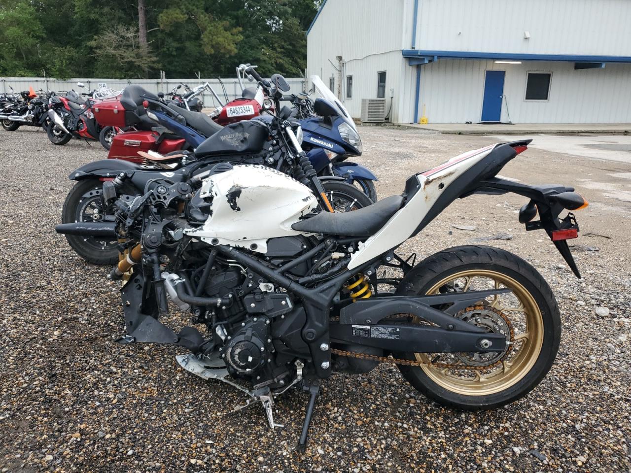 Lot #2945525165 2022 YAMAHA YZFR3 A