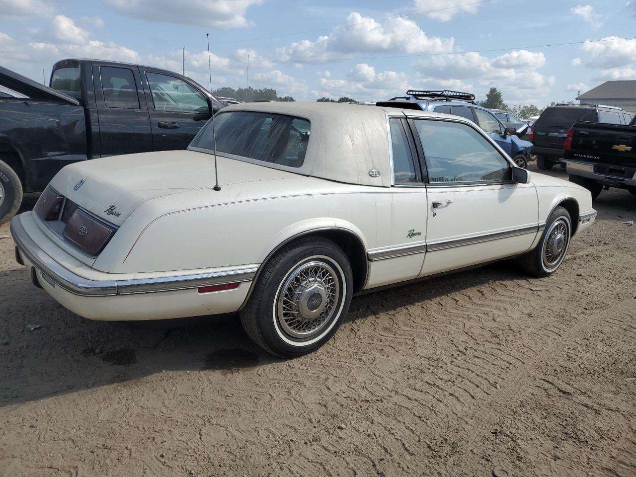 BUICK RIVIERA 1990 white coupe gas 1G4EZ13C7LU400525 photo #4