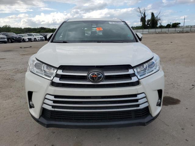 VIN 5TDJZRFH7HS455643 2017 Toyota Highlander, SE no.5