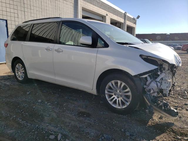 VIN 5TDYZ3DC8HS834444 2017 Toyota Sienna, Xle no.4