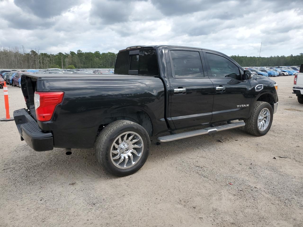 Lot #2923777585 2017 NISSAN TITAN SV