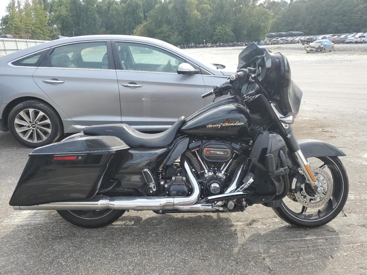 1HD1PXF13HB954801 HARLEY-DAVIDSON FLHXSE CVO 2017