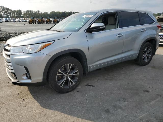 VIN 5TDBZRFH4JS855153 2018 Toyota Highlander, LE no.1