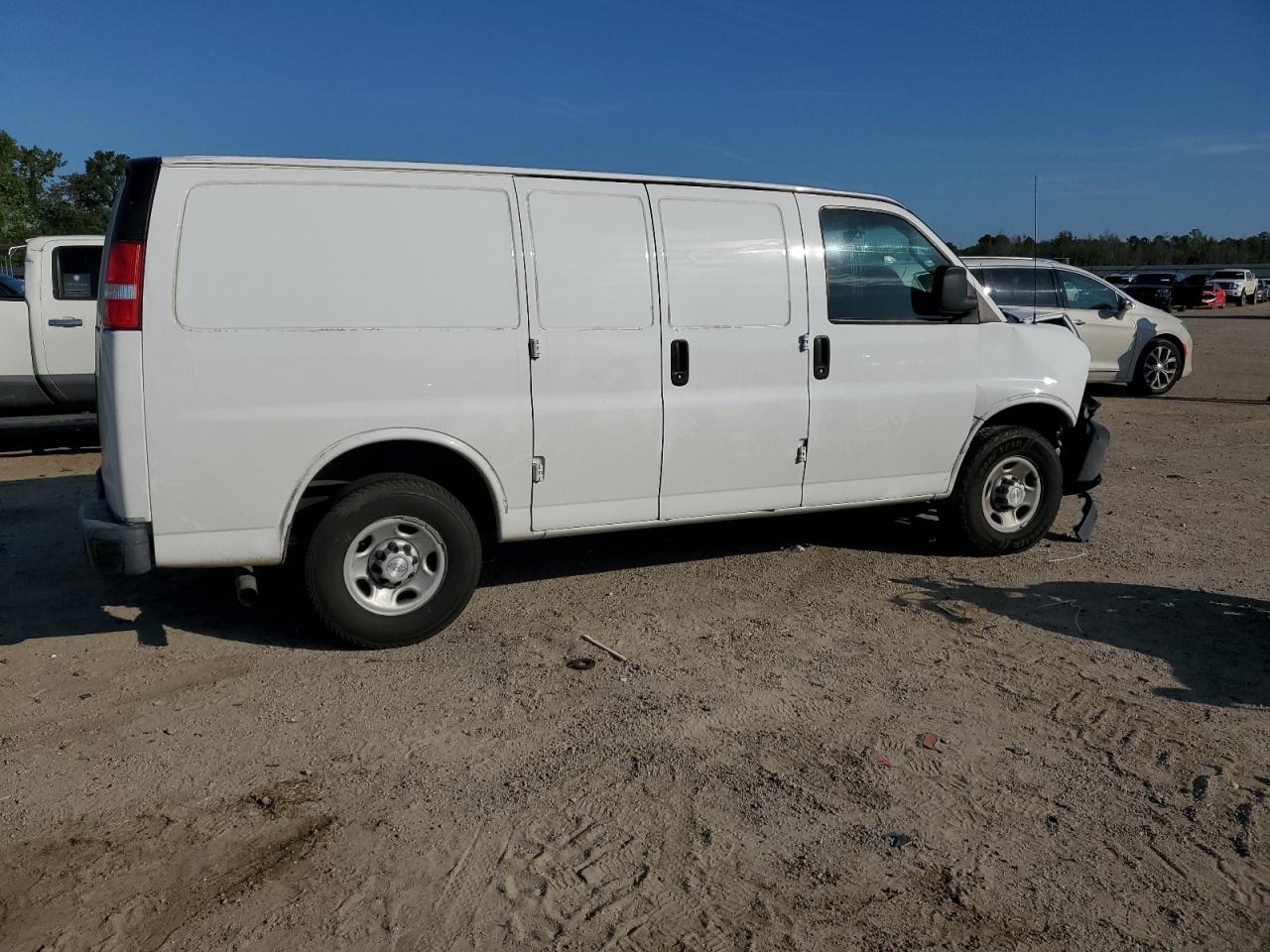 CHEVROLET EXPRESS G2 2018 white  flexible fuel 1GCWGAFG7J1331346 photo #4