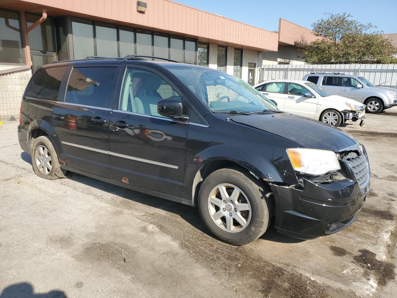 Lot #2855579065 2010 CHRYSLER TOWN & COU