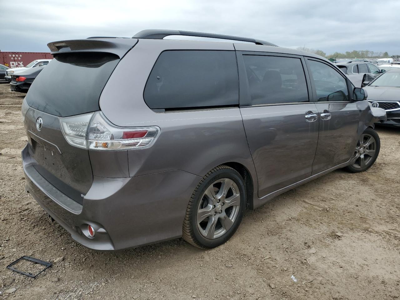 Lot #2974509439 2017 TOYOTA SIENNA SE