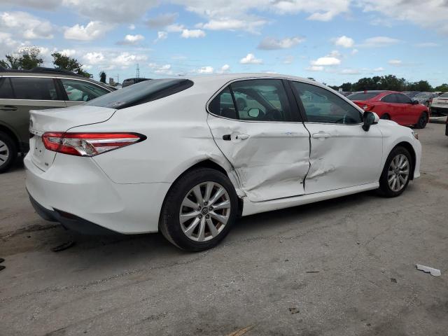 VIN 4T1B11HK5JU101588 2018 Toyota Camry, L no.3