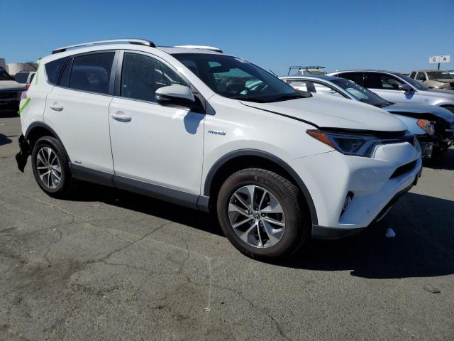 VIN JTMRJREV6JD162870 2018 Toyota RAV4, LE no.4