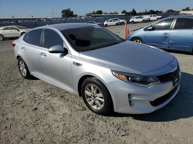 VIN 5XXGT4L3XJG195785 2018 KIA Optima, LX no.4