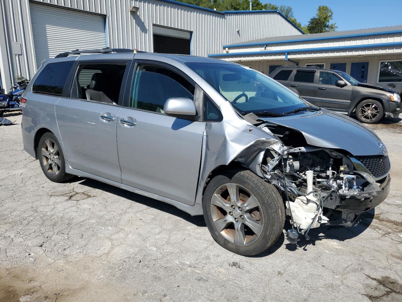 Lot #2960141204 2013 TOYOTA SIENNA SPO