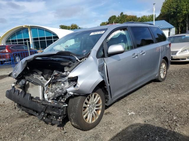 VIN 5TDYK3DC6FS654090 2015 Toyota Sienna, Xle no.1