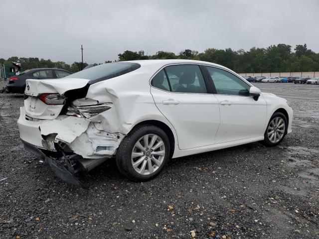 VIN 4T1B11HK3JU582425 2018 Toyota Camry, L no.3