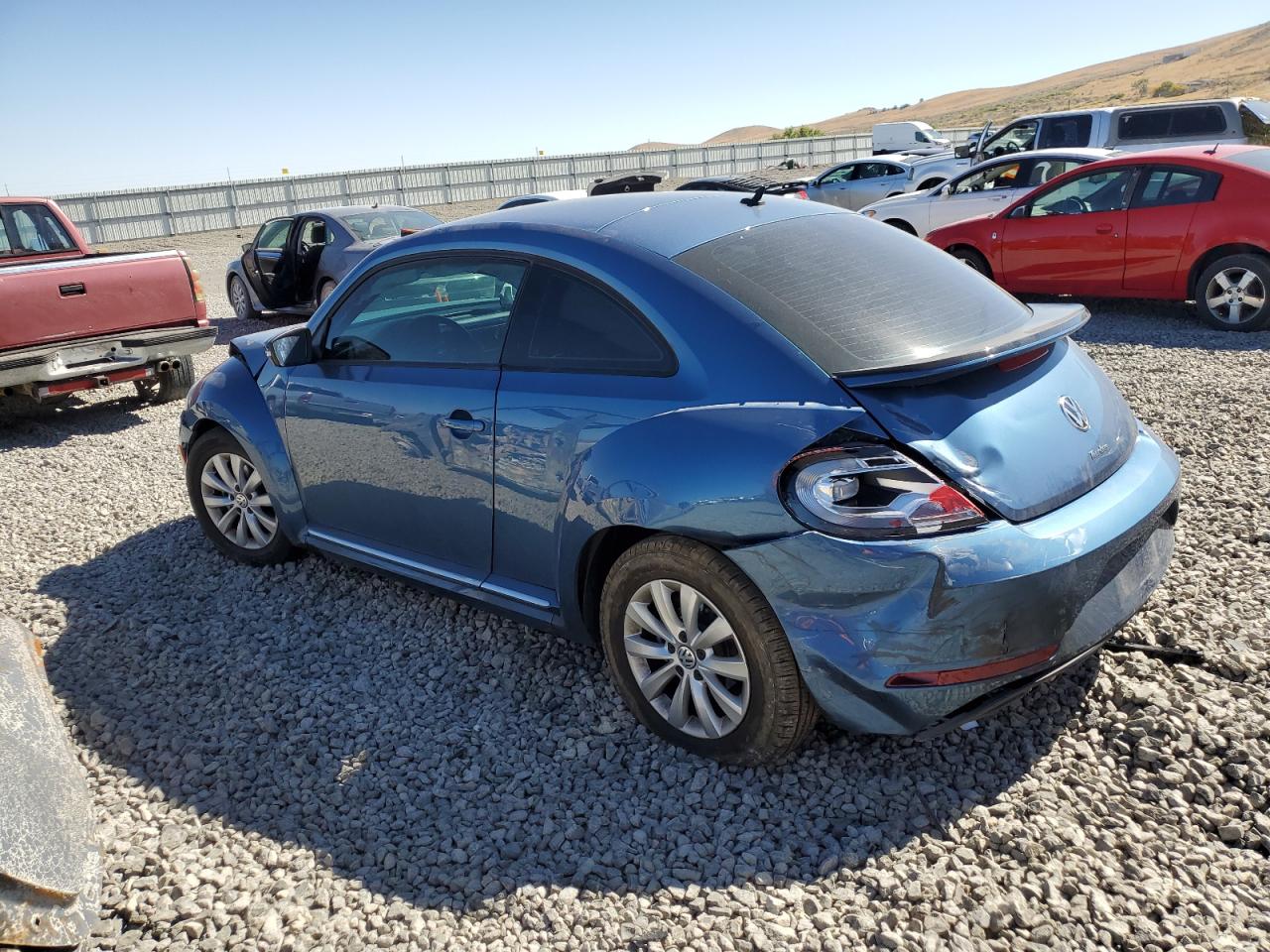 Lot #2972383514 2019 VOLKSWAGEN BEETLE S