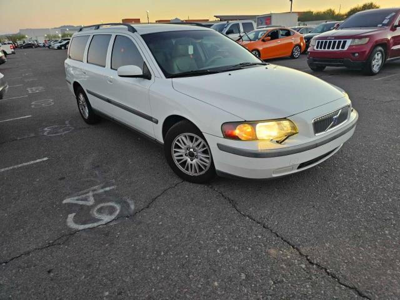 VOLVO V70 2004 white station gas YV1SW61T542396658 photo #1