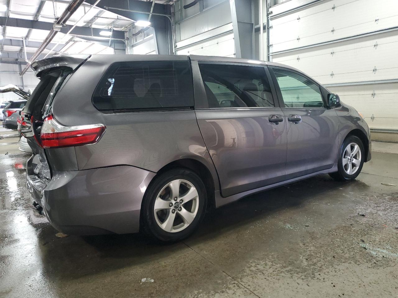 Lot #2972368516 2018 TOYOTA SIENNA L