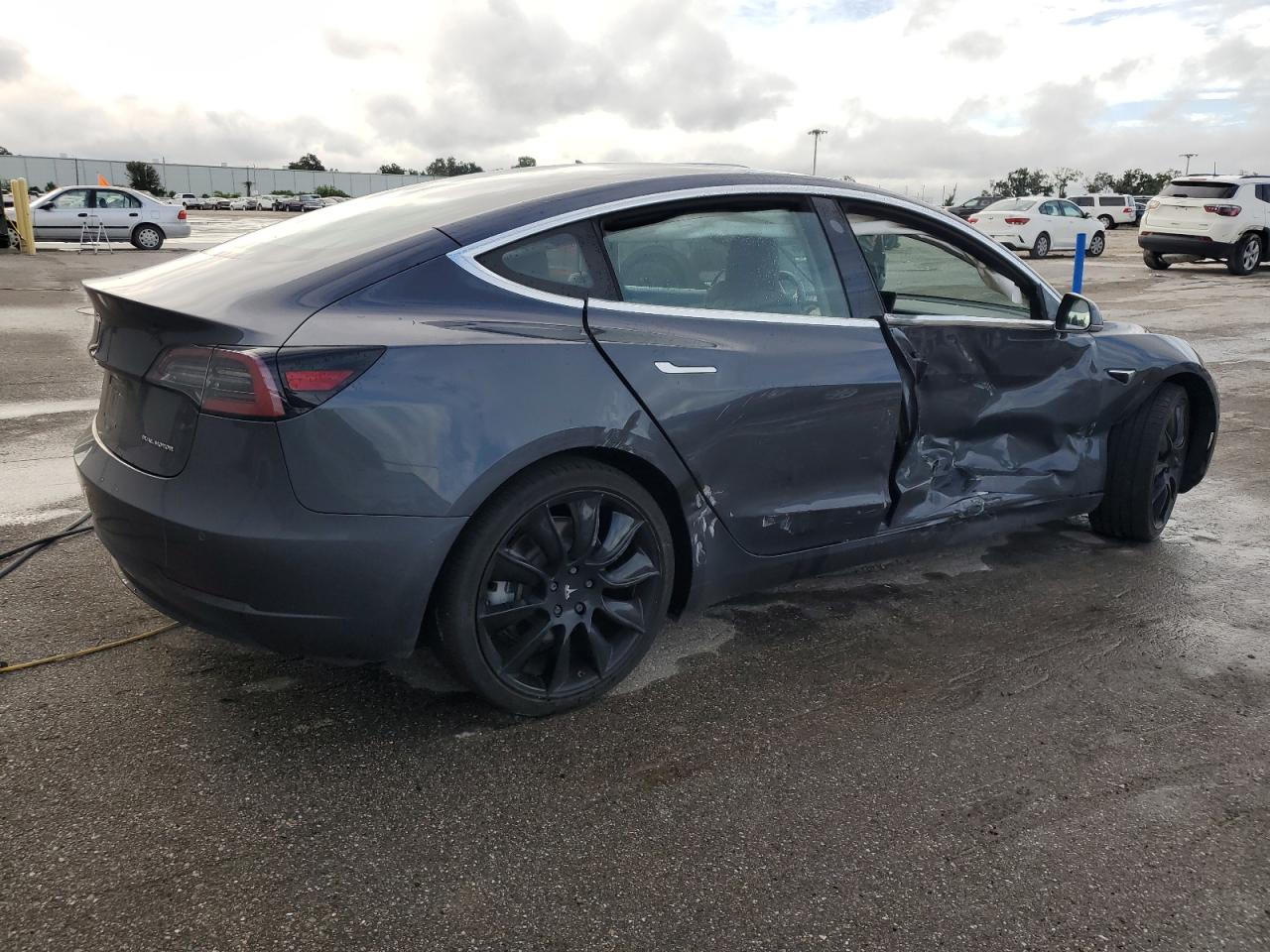 Lot #3024650567 2018 TESLA MODEL 3