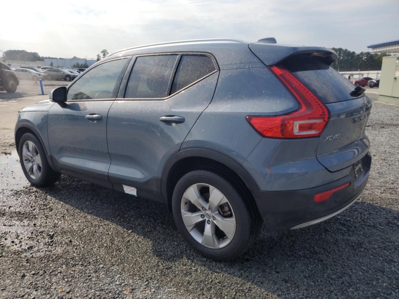 Lot #2936012892 2021 VOLVO XC40 T4 MO