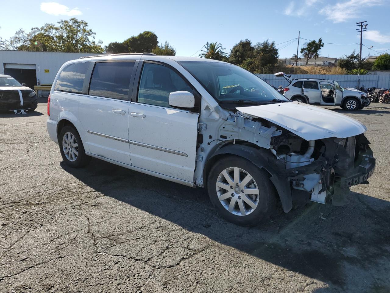 Lot #2989127615 2015 CHRYSLER TOWN & COU