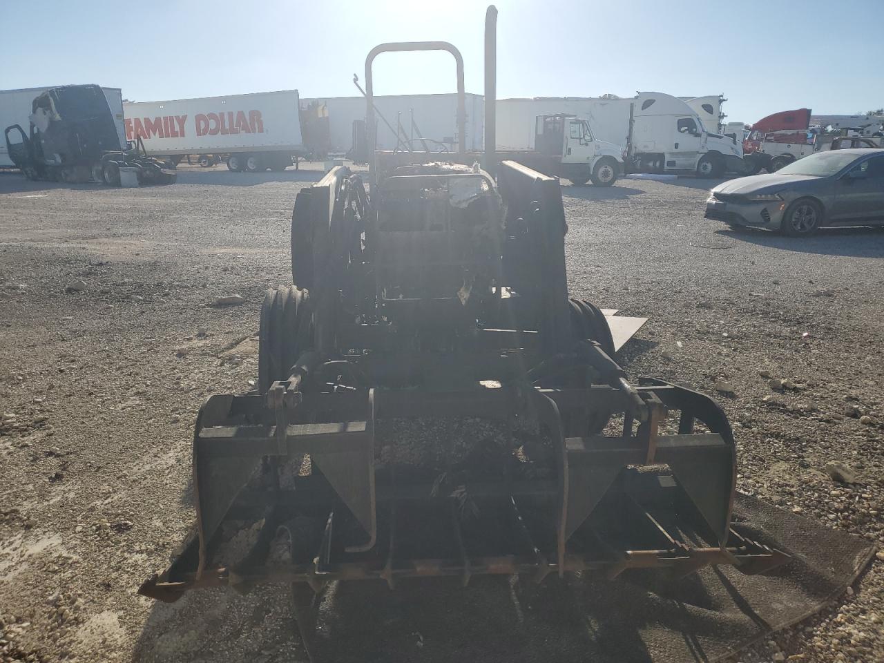 Lot #2991318115 2000 JOHN DEERE LIFT