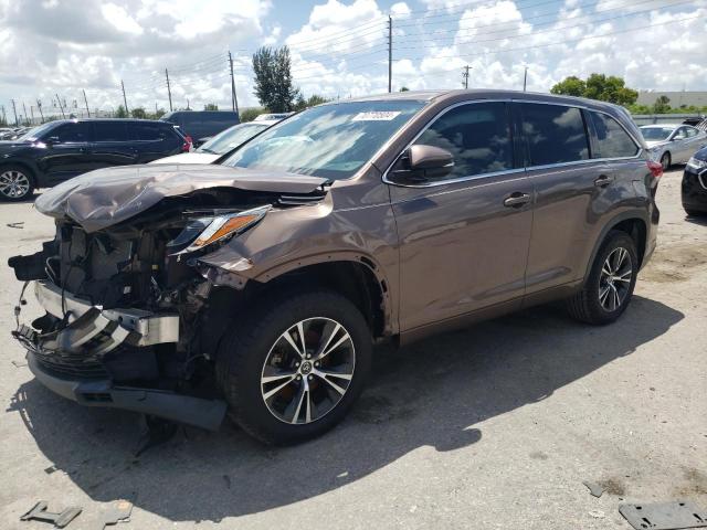 VIN 5TDZARFH0JS041541 2018 Toyota Highlander, LE no.1