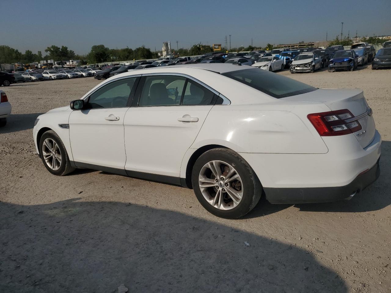 Lot #2941046762 2016 FORD TAURUS SE