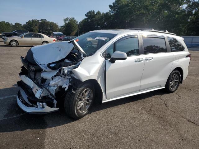 2024 TOYOTA SIENNA XLE - 5TDYRKEC4RS203572